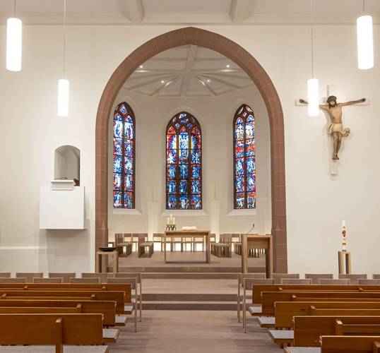 Foto des Innenraums der Bergkirche in Bahlingen