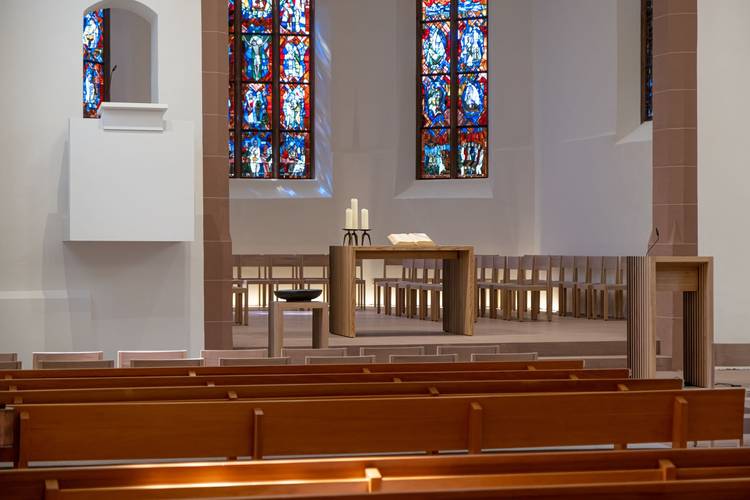 Foto des Innenraums der Bergkirche in Bahlingen