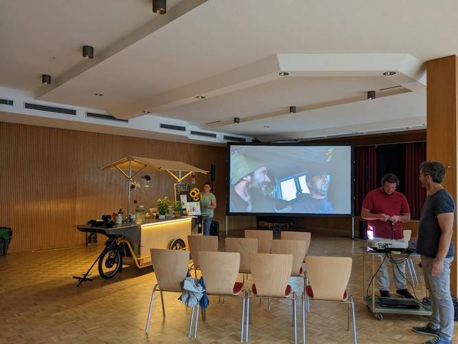 Foto der Sancta Carla als Bar beim Sommerkino