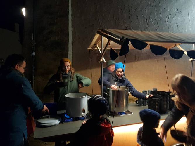 Foto der Sancta Carla als Lastenrad-Küche beim Adventsgrillen