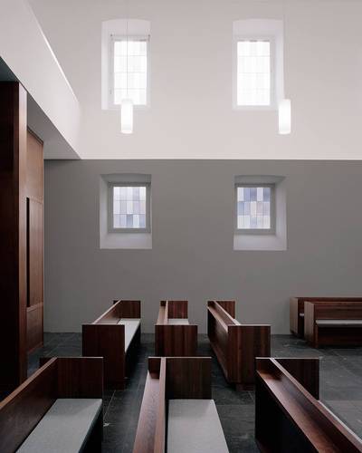 Foto der Sitzbänke mit elektrischen Sitzbankauflagen