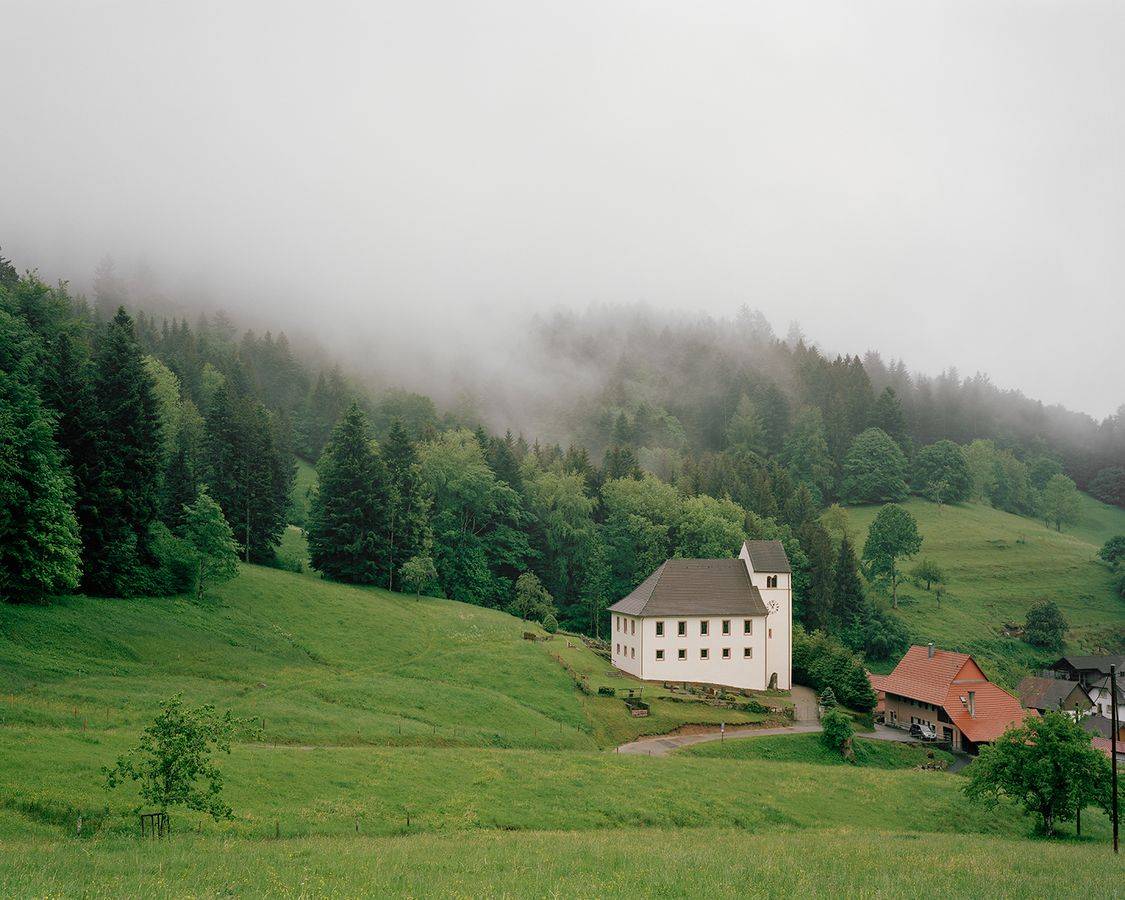 Foto der Sankt Michael Kirche in Kaltenbach aus der Entfernung