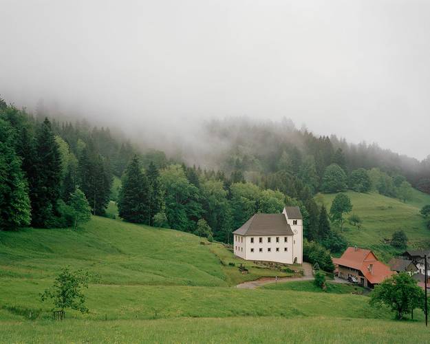 Foto der Sankt Michael Kirche in Kaltenbach aus der Entfernung